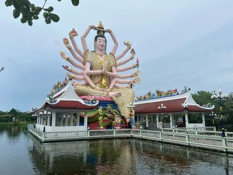 Wat Plai Laem Temple